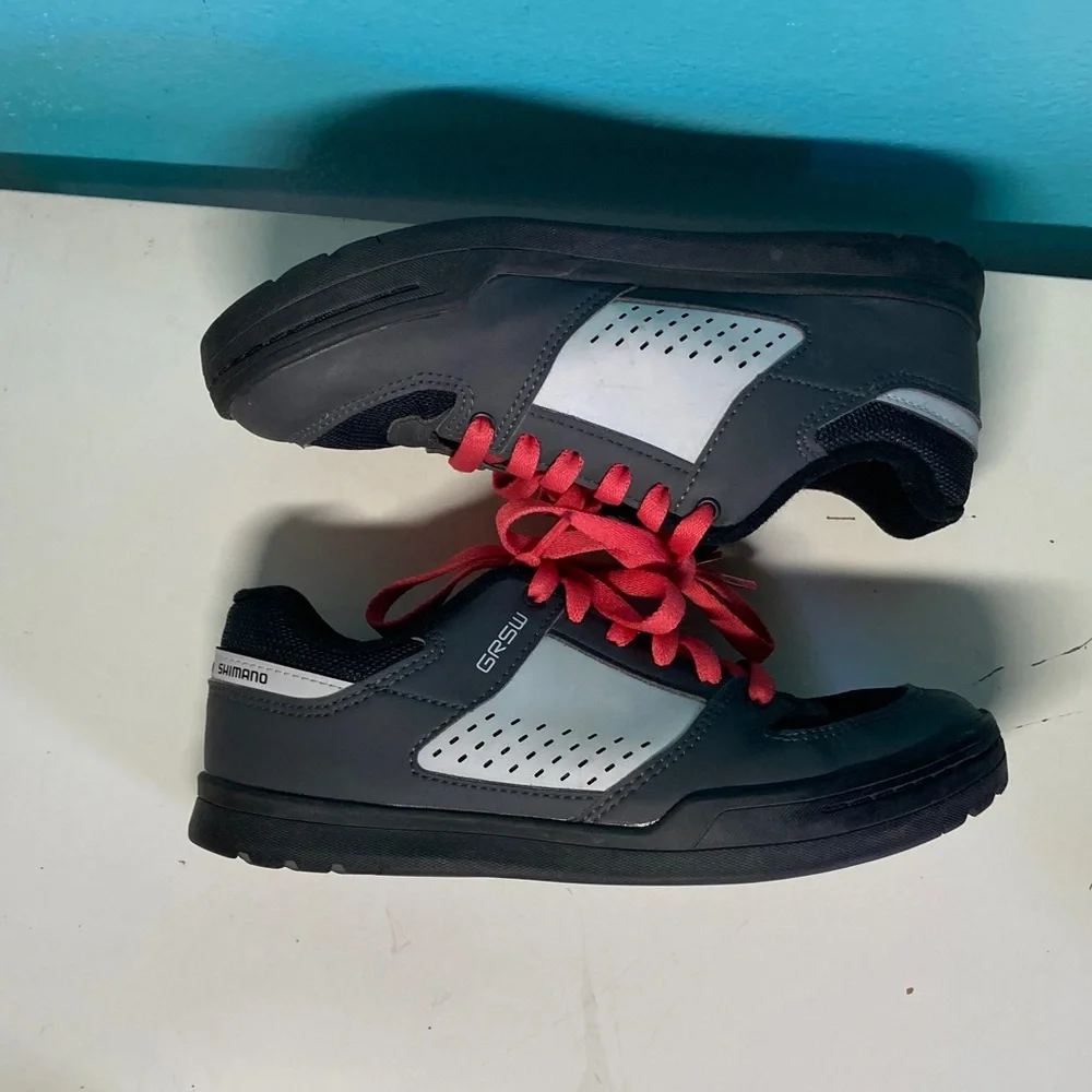 Shimano GRSW 500 Womens Size 38 Athletic Cycling Shoes Gray US Size 7.5